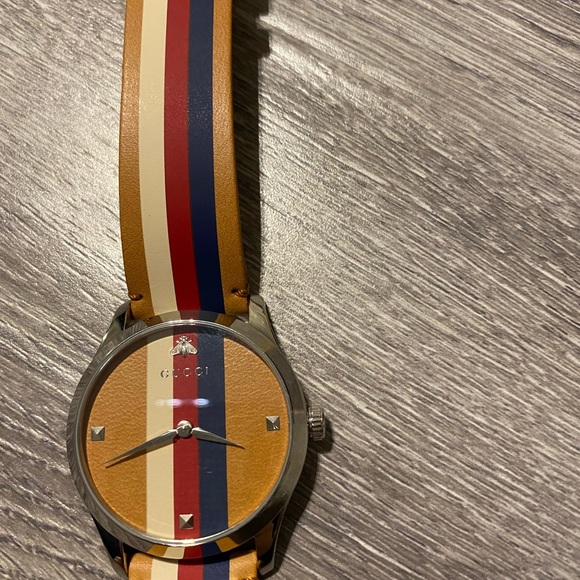 Authentic Gucci watch brand new with box and receipt - Picture 3 of 8